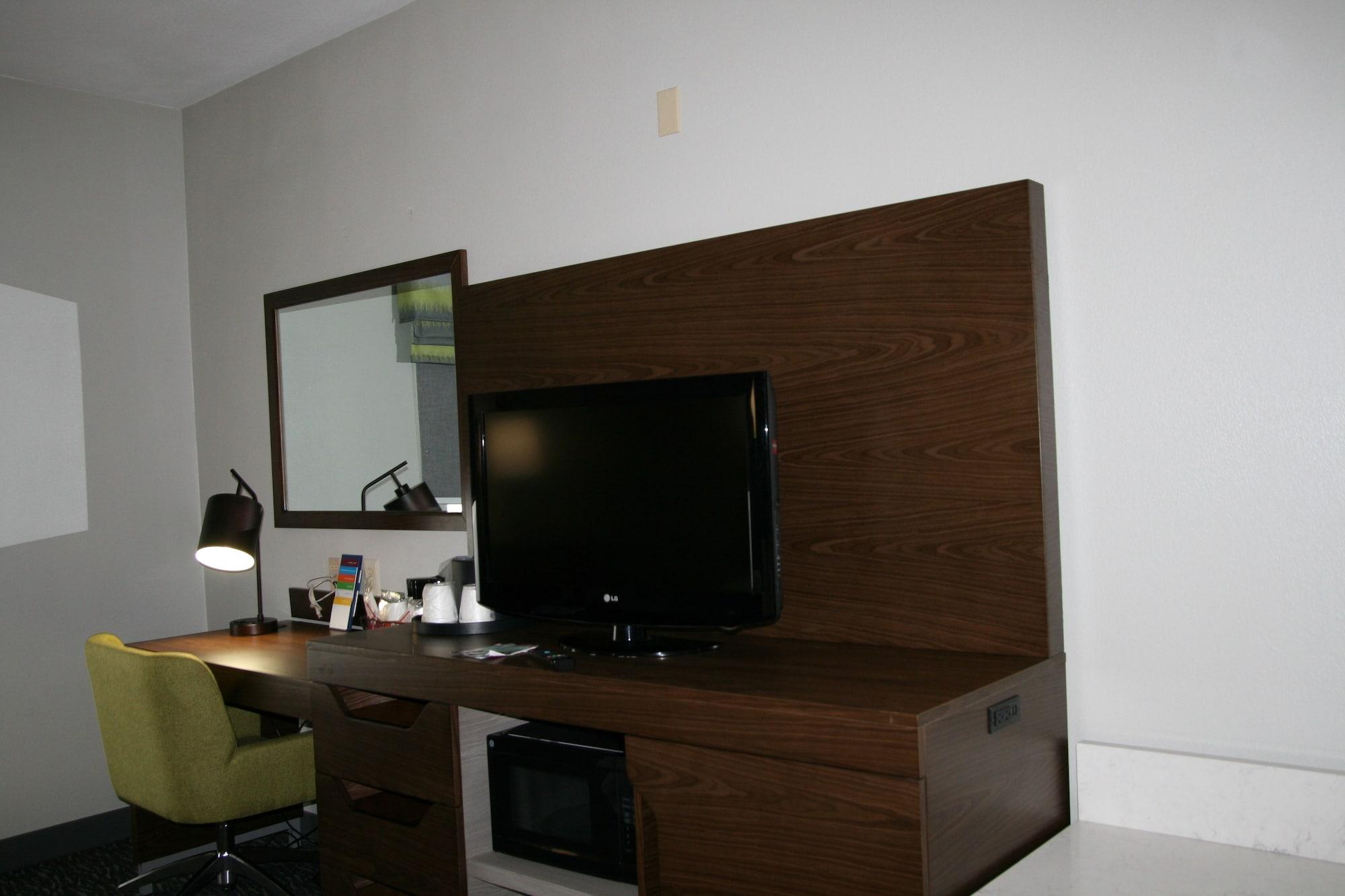 Hampton Inn Кларион Екстериор снимка