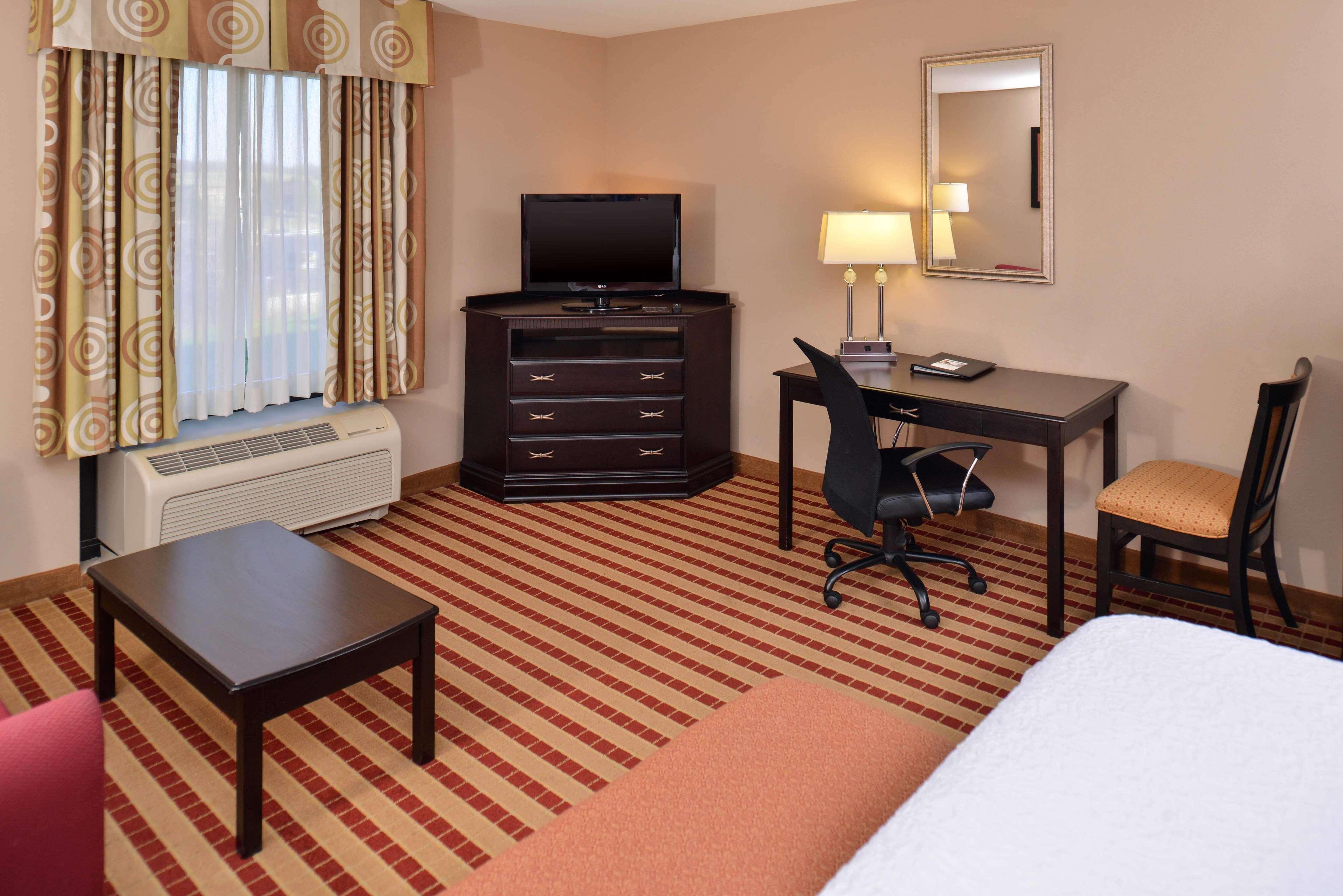 Hampton Inn Кларион Екстериор снимка