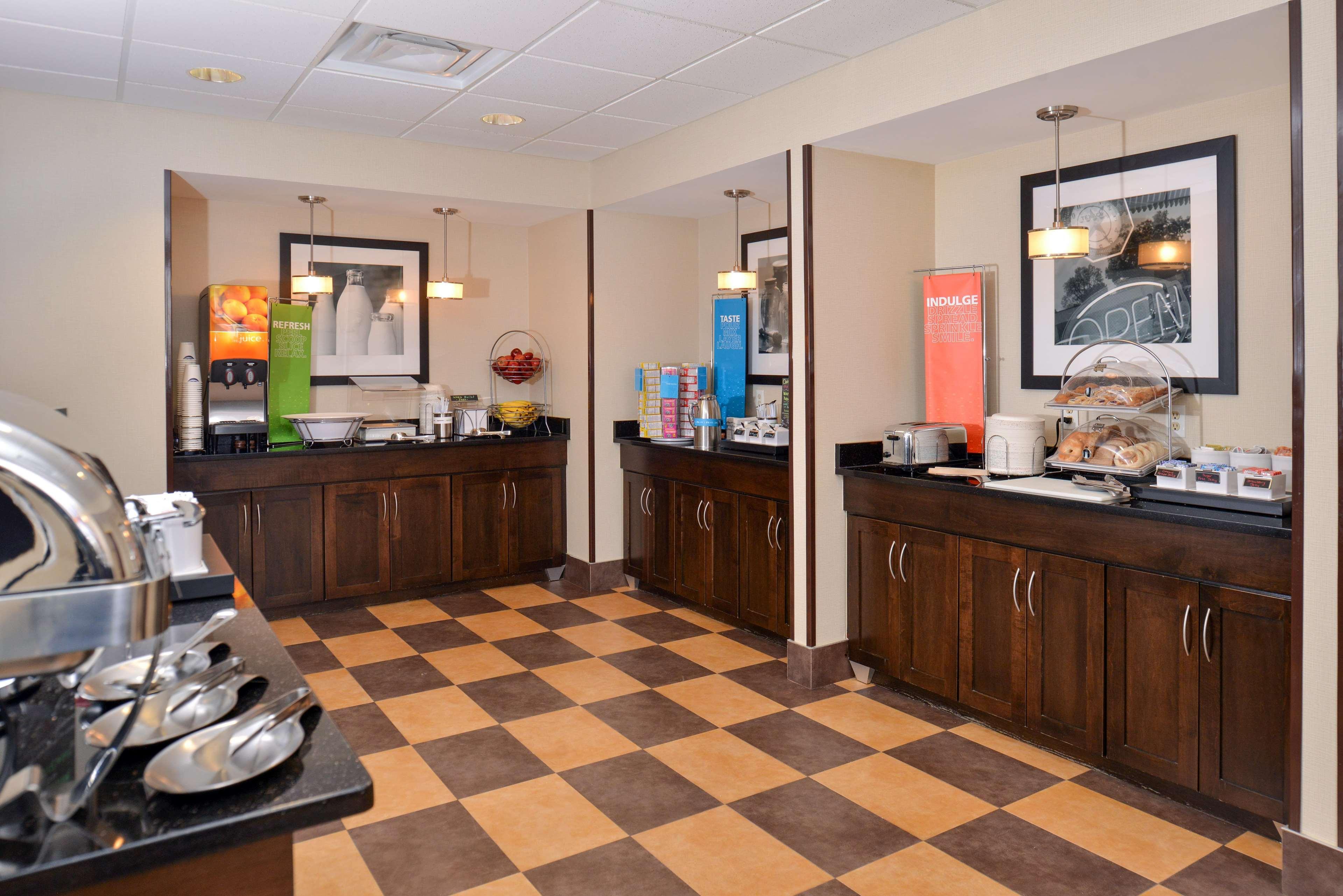 Hampton Inn Кларион Екстериор снимка