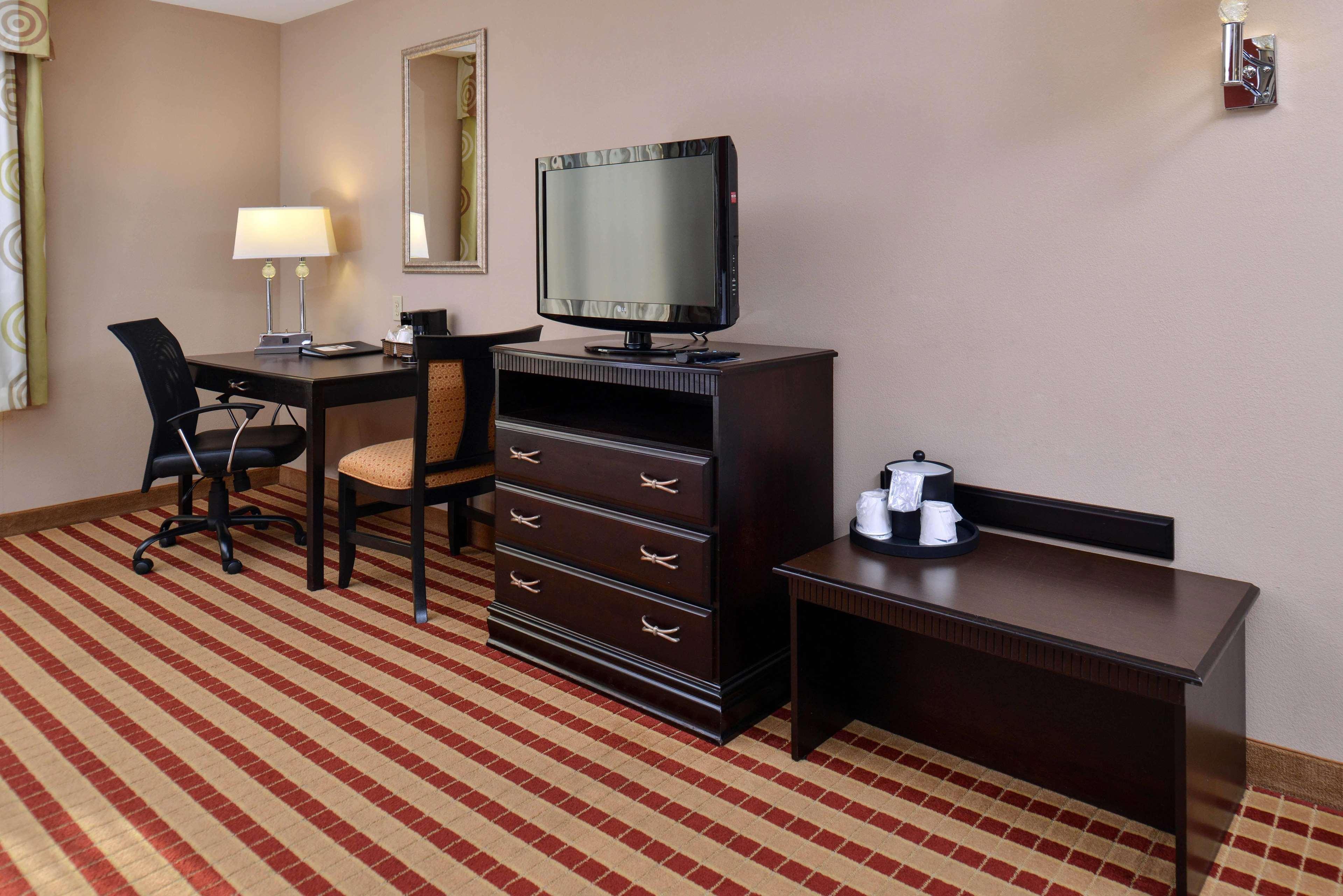 Hampton Inn Кларион Екстериор снимка