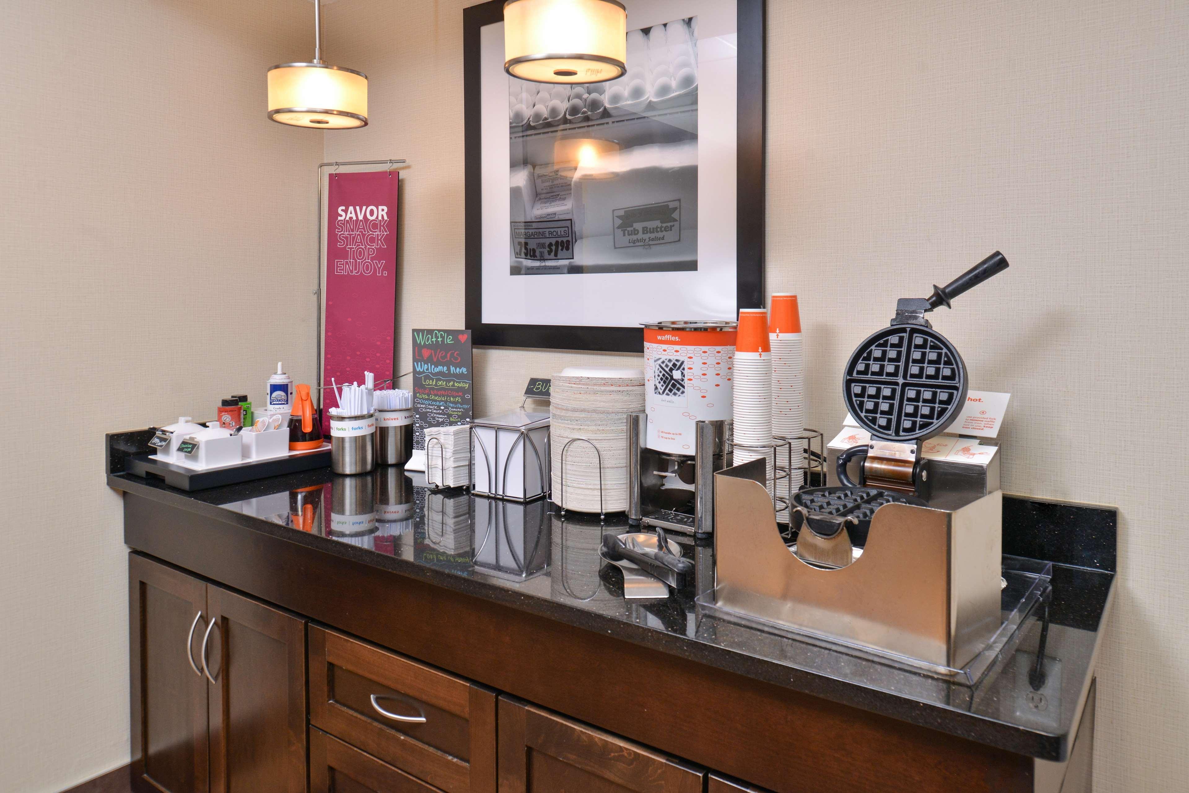 Hampton Inn Кларион Екстериор снимка