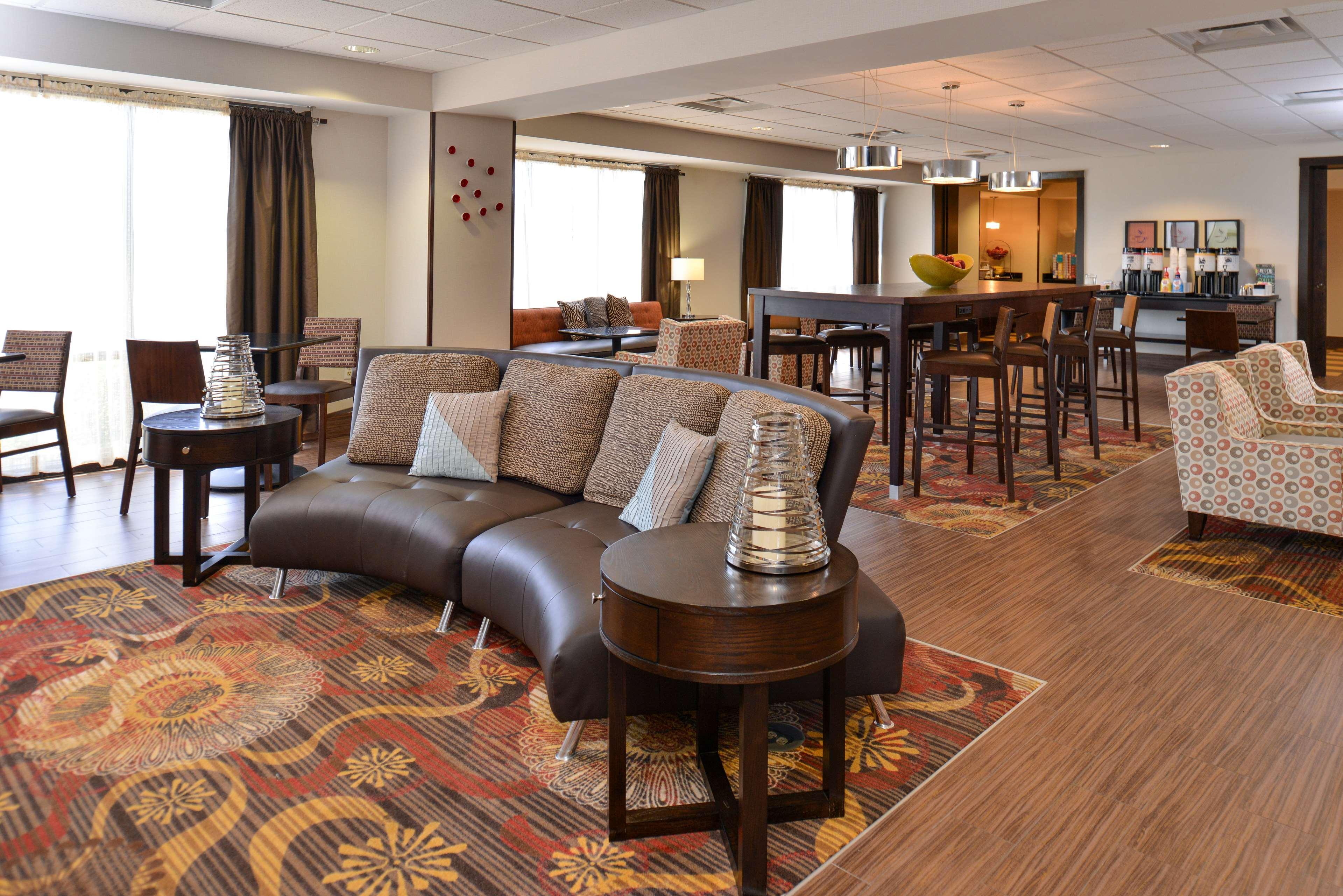 Hampton Inn Кларион Екстериор снимка