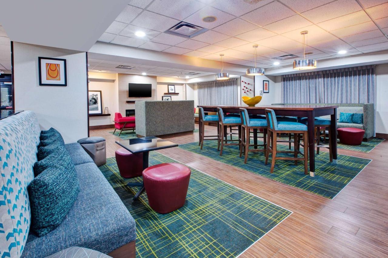 Hampton Inn Кларион Екстериор снимка