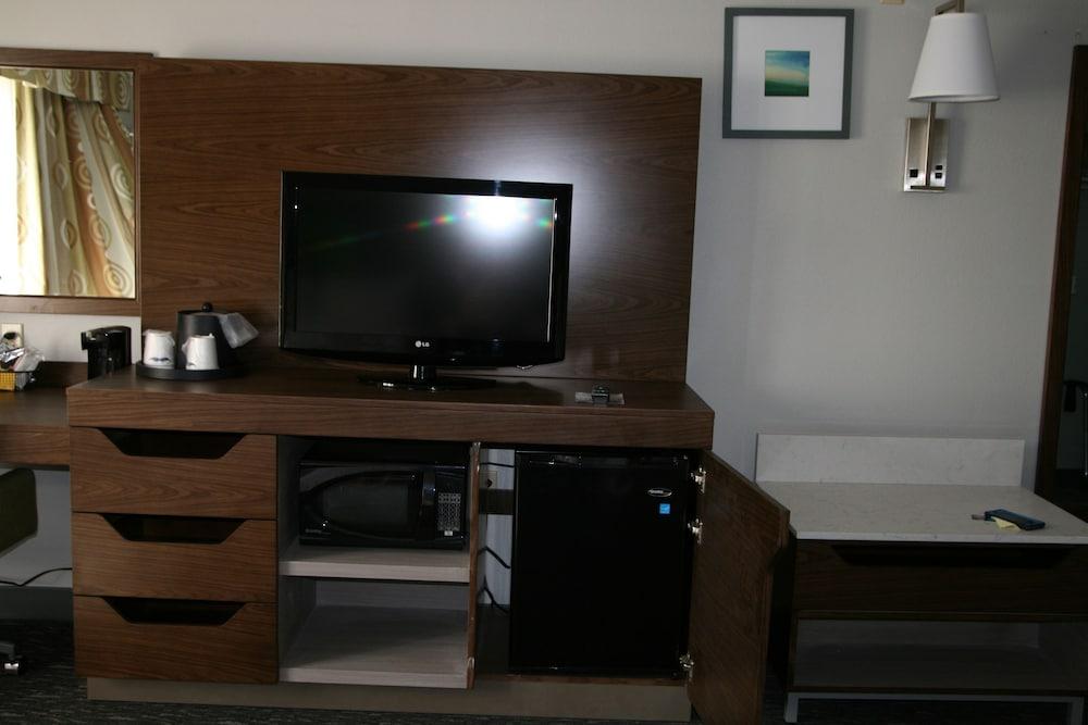 Hampton Inn Кларион Екстериор снимка