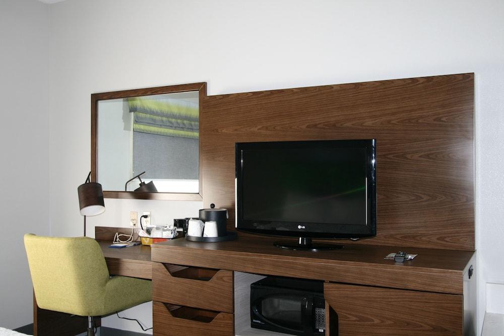 Hampton Inn Кларион Екстериор снимка